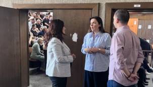 İKTİDAR HEDEF GÖSTERİYOR, SOKAK ŞİDDET UYGULUYOR, SANATÇIYA REVA GÖRDÜĞÜNÜZ BU MU?