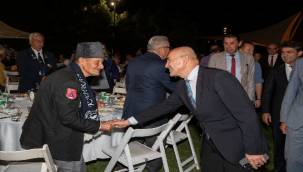 Başkan Tunç Soyer Şehit Yakınları Ve Gazilerle Buluştu