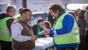 İzmir'den Hatay'a 244'üncü destek tırı gönderildi