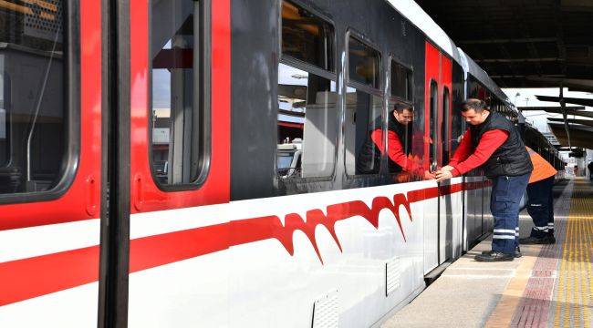 İzmir Metrosu'nda en büyük öncelik yolcu güvenliği