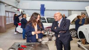 İzmir Büyükşehir Belediyesi, otomotiv sektörüne de kadın ustalar yetiştirdi