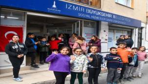 İzmir'de çocuklar 12D sinema keyfi yaşıyor