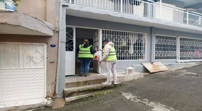 Bayraklı Belediyesinden kıyafet ve hijyen malzemesi desteği