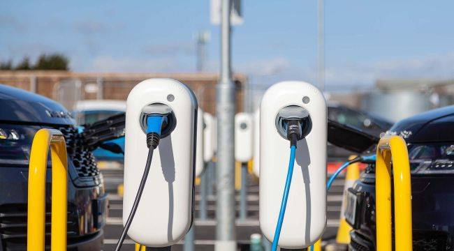 Narlıdere'ye Elektrikli Araç Şarj İstasyonları Kurulacak