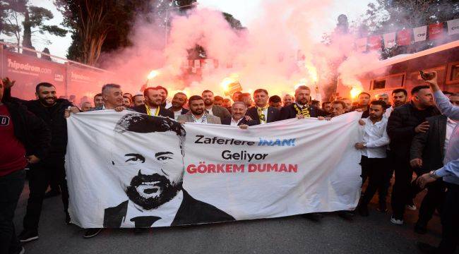 Buca'da miting gibi çifte açılış