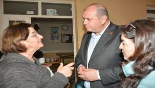 CHP'li Çiçek Ziyaretlerini Sürdürüyor