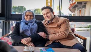 Çiftçioğlu, Karşıyakalılar'la çiğdem çitledi, çay servisi yaptı