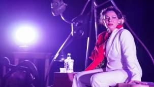 Gaziemir'de yapay zekâ ile insanın aşk hikâyesi sahnelendi