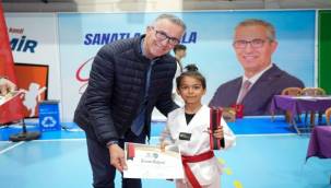 Gaziemir'in taekwondocularından kuşak mücadelesi