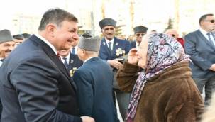 Başkan Tugay'dan resmi tören sitemi