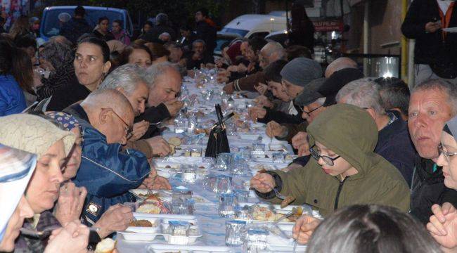 Buca'da 2 Bin Kişilik İftar