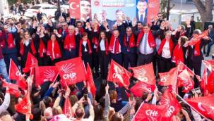 Gaziemir'de başkan ve adaylar sahneye çıktı "İŞİMİZ GÜCÜMÜZ, SEVDAMIZ GAZİEMİR" 