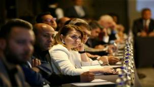 Başkan Tugay ilçe belediye başkanlarıyla toplantı yaptı