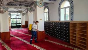 Bayraklı'da camiler bayrama hazır