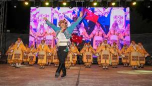 Gaziemir'de halk dansları şöleni