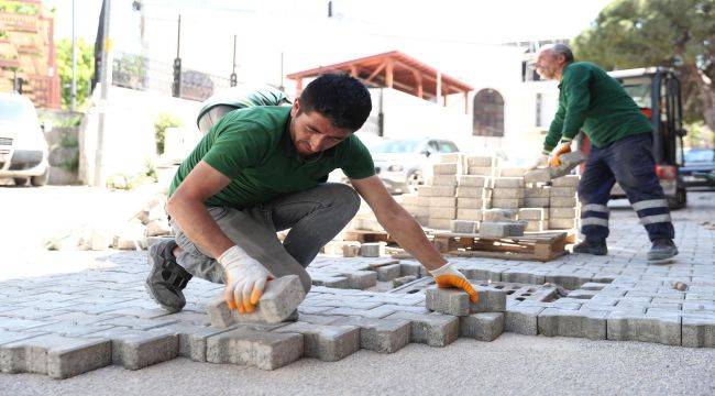 Konak'ta yol ve kaldırım çalışmaları hız kesmeden sürüyor 