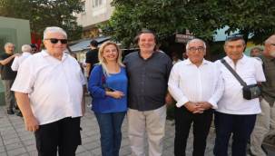 Usta Gazeteci İsmail Sivri Alsancak'taki Heykeli Önünde Anıldı