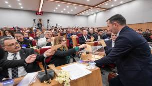 Meclis Salonunu Nergis Kokusu Sardı