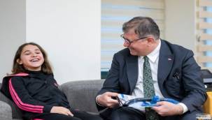 Paralimpik Yüzücü Miray'a Davet