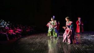 "Demokrasi Gemisi" Demir Aldı