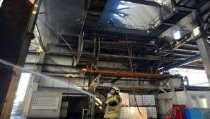 İzmir İtfaiyesi, ALOSBİ'deki Fabrika Yangınına Müdahale Etti