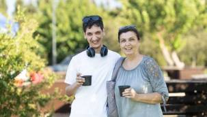 Minik Eller Toprakla Buluştu