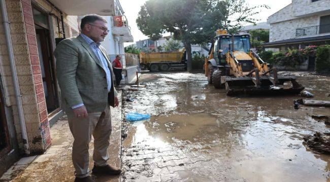 Başkan Saygılı, Foça'da selden etkilenenlere devletin yardımlara başladığını duyurdu