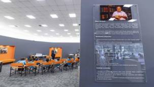 Başkan Tugay Kütüphanede Çocuklara Hikaye Okudu