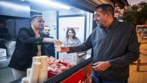 Bornova Belediyesi'nden Vatandaşlara Sıcak Çorba İkramı Başladı