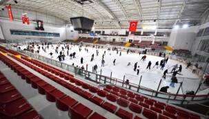 İzmir'in buz pisti yeni döneme hazır