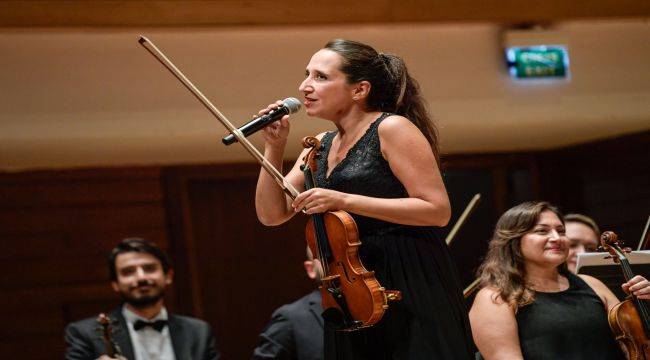İzmir Oda Orkestrası yeni sezona kapalı gişe başladı