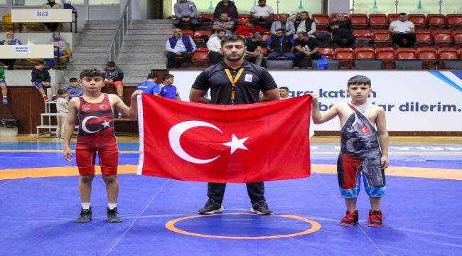 Minik sporcular Cumhuriyet için ter döktü