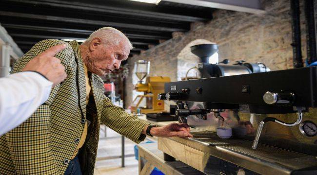 Torunlara kahve sözü: İleri yaş baristalar iş başında