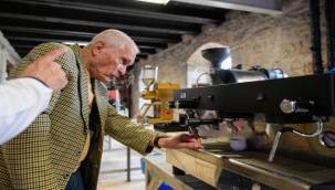 Torunlara kahve sözü: İleri yaş baristalar iş başında