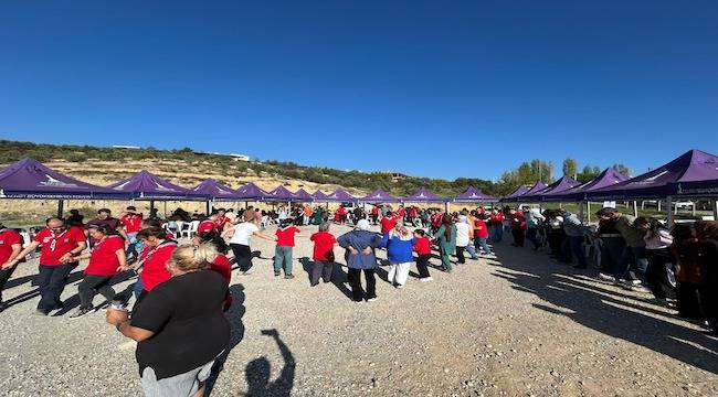 Engelli yurttaşlar ve yakınları zeytin hasadında buluştu