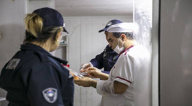 Güzelbahçe zabıtasından restoranlara sıkı denetim