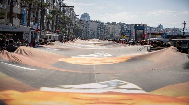 İzmir Ata'sına yürüdü