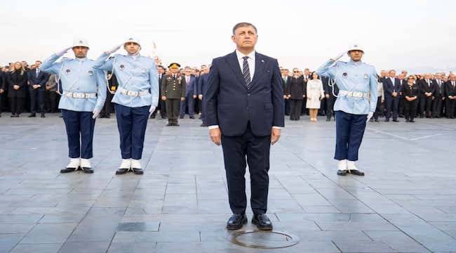 İzmir Ata'sını unutmadı