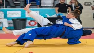 İzmir'in judocuları yenilgisiz şampiyon