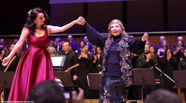 Bedia Akartürk'ten Büyükşehir korosuna yeni yıl sürprizi