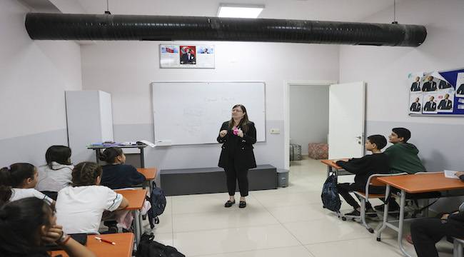 Çocuklara ders desteği, yetişkinlere mesleki gelişim fırsatı 