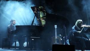 Dünyaca ünlü piyanist İzmir'de ayakta alkışlandı