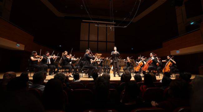 İzmir Oda Orkestrası dünyaca ünlü klarnetçi Barragán ile sahne aldı