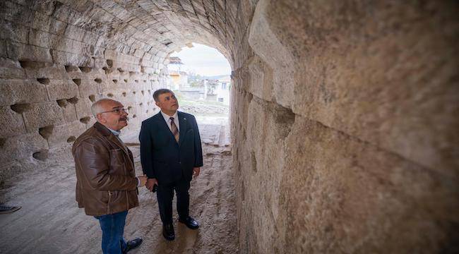 Smyrna Tiyatrosu Gün Yüzüne Çıkıyor