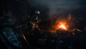 Buca'da depo yangını kısa sürede söndürüldü