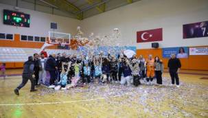 Çeşme Belediyesi Birimler Arası Voleybol Turnuvası coşkuyla tamamlandı