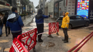 Büyükşehir'in zabıtası İzmirliyi sırtında taşıdı