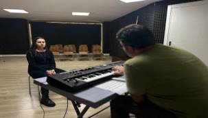 İzmir Büyükşehir Belediyesi gençlerin sanat yolculuğunu destekliyor