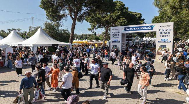 İzmir'de edebiyatın kalbi Kültürpark'ta attı 