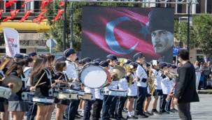 Her yer Türk bayrağı, her yer Atatürk